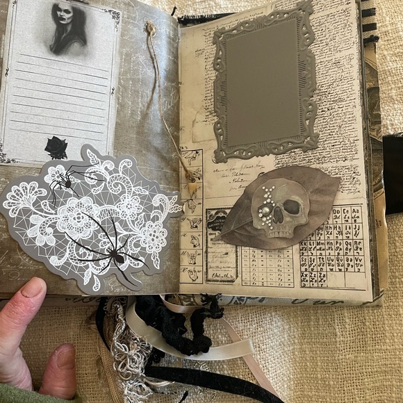 Haloween Junk Journal Homemade. 54 pages. 5x7 - Picture 10 of 15